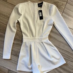 WHITE DAHLI SHORT JUMPSUIT. SIZE XS. NWT